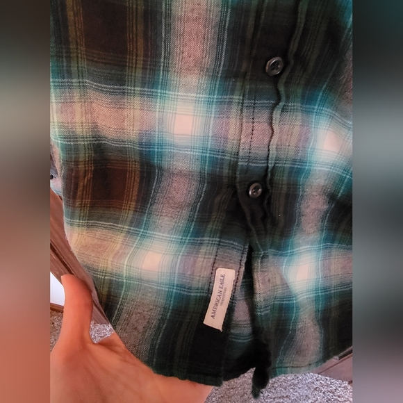 Men's American Eagle soft Flannel, long-sleeved Button-down shirt. - Picture 3 of 5
